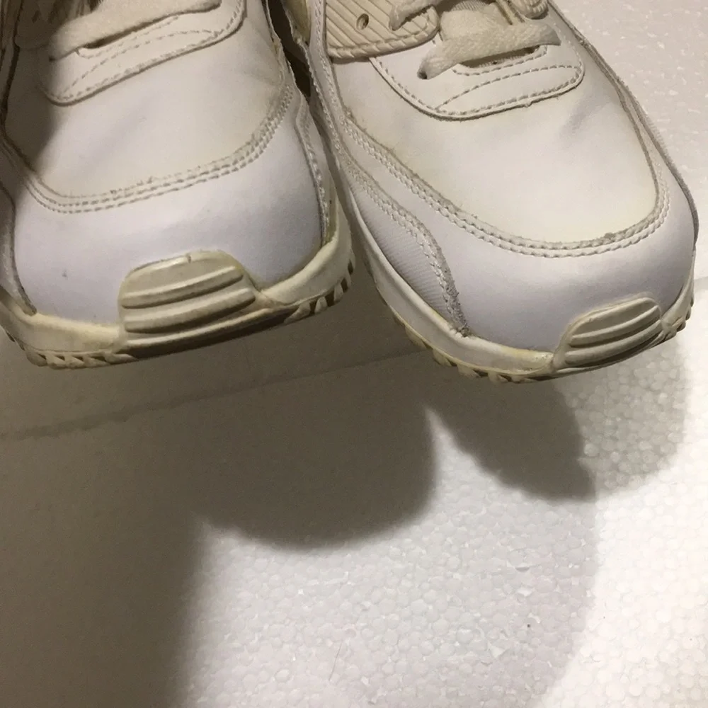 Nike Air Max kids lace up sneakers boys size 6Y